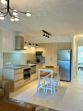 Renovated Beachside 1BR Apartment